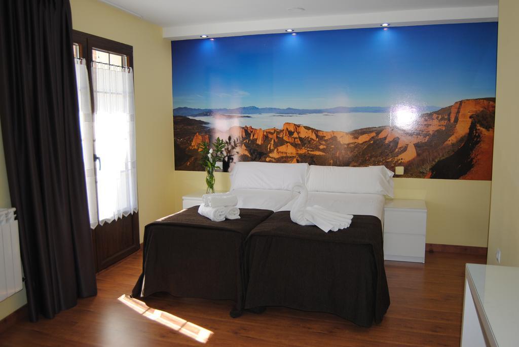The Way Hotel Molinaseca Bagian luar foto